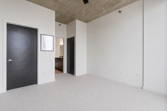 Building Photo - 700 N Larrabee St
