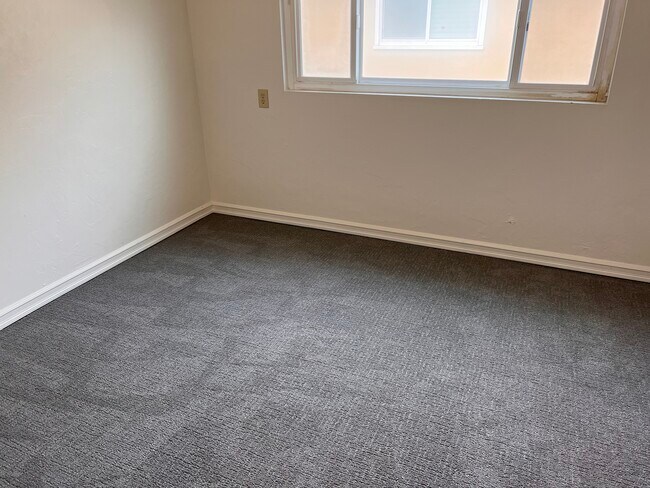 Building Photo - 4096 Ibis St