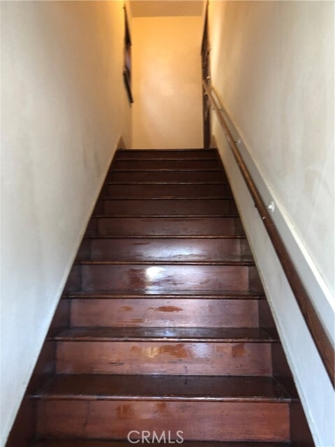 Building Photo - 342 E 8th St