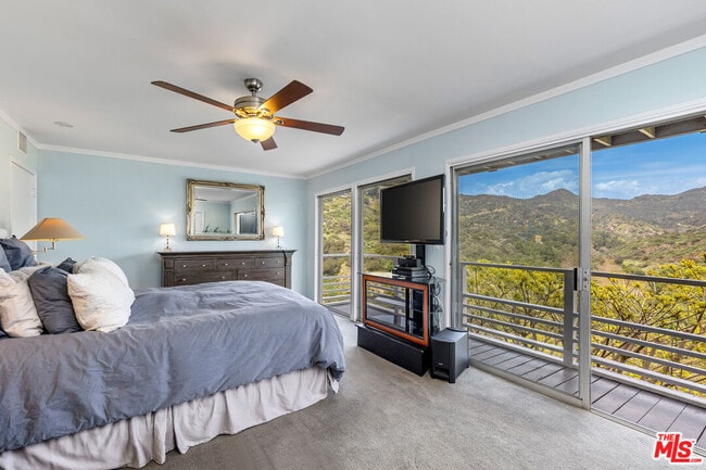 Building Photo - 2843 Lambert Dr