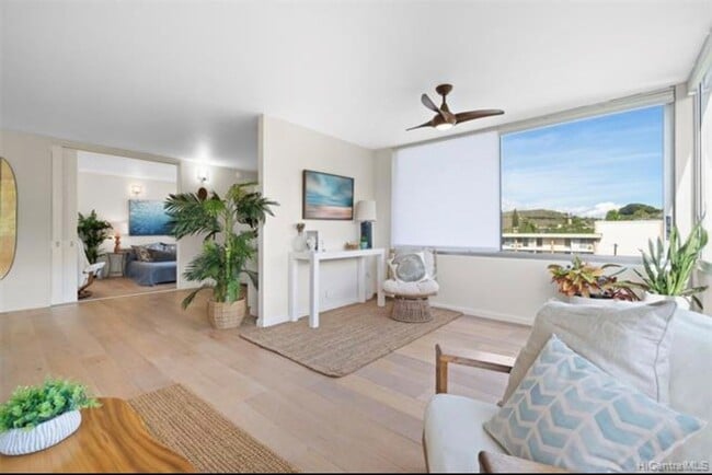 Building Photo - Makiki - Spacious one bedroom, one bath at...