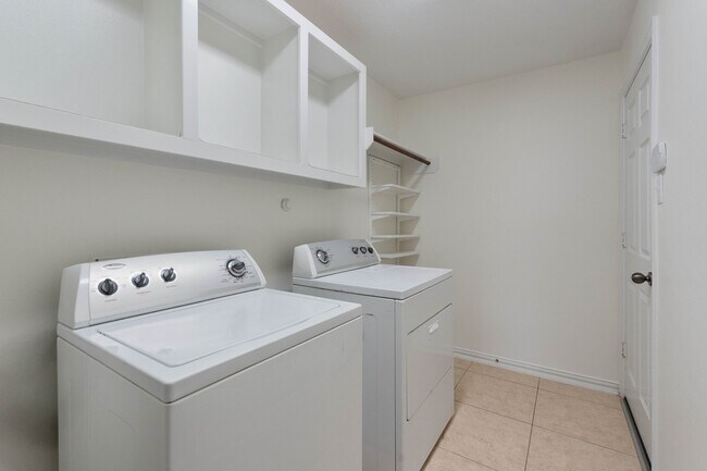 Building Photo - 11 Korbel Ct