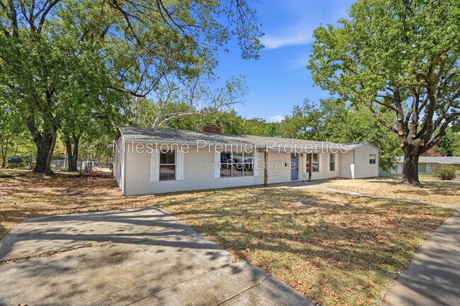 Building Photo - 13 MacArthur Dr