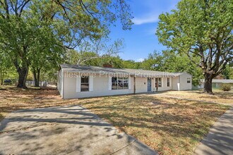 Building Photo - 13 MacArthur Dr