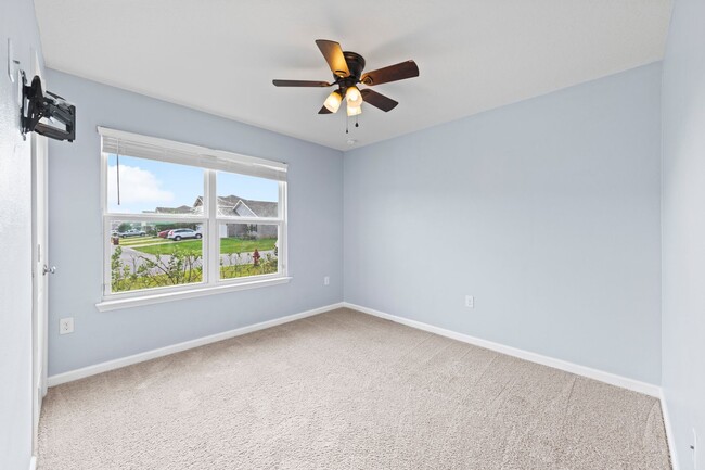 Building Photo - Redstone Commons 4bed/2bath Available Now!