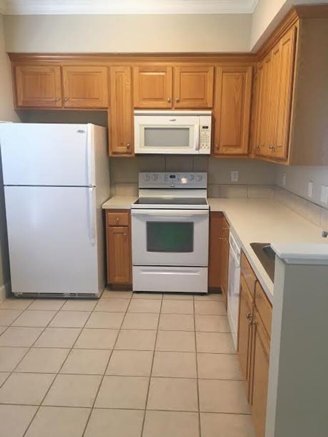 Building Photo - Perfect 3 bed 3.5 bath great school district!!