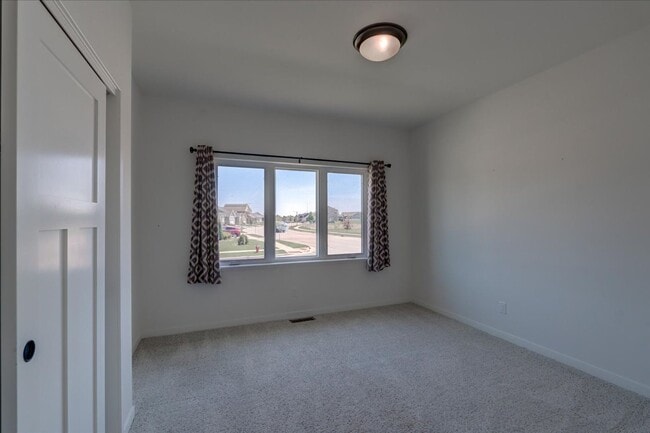 Building Photo - 604 Burnt Sienna Dr