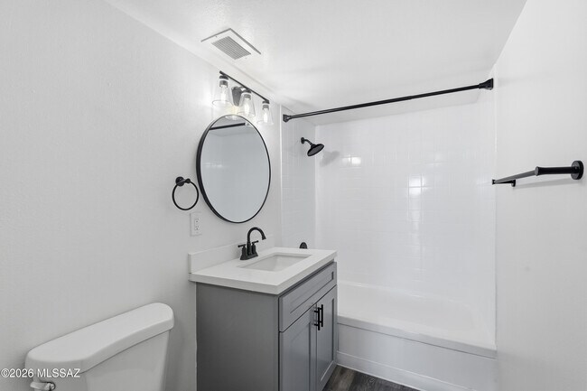 Building Photo - 425 W Paseo Redondo