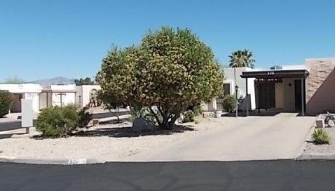 Building Photo - 328 N Calle Del Chancero