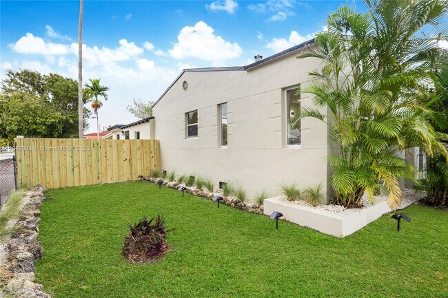 Building Photo - 951 NW 46th St