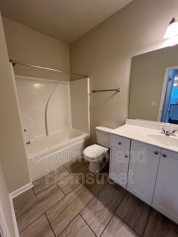 Building Photo - 1001 Joiner Cir