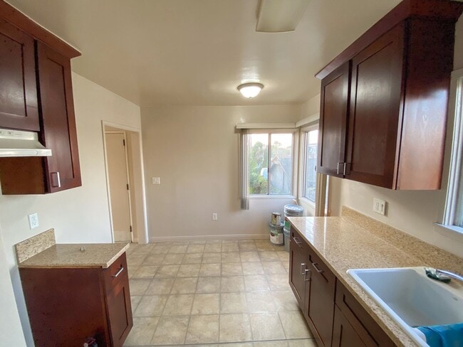 Interior Photo - 1135 W 90th St