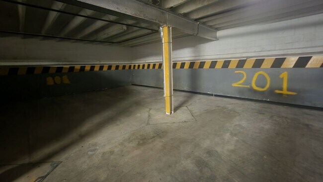 Building Photo - 1211 Howard St