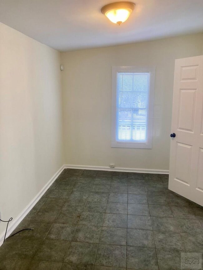 Building Photo - 817 10th St