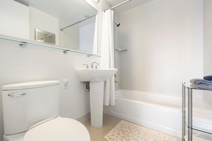 Building Photo - 500 W 50th St