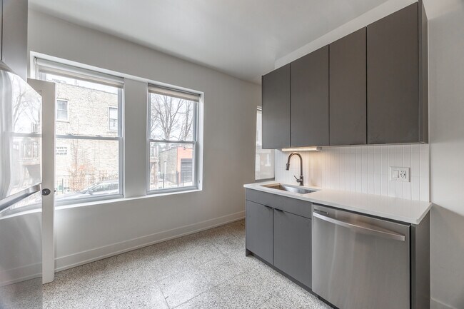 Building Photo - 3051 W Medill Ave