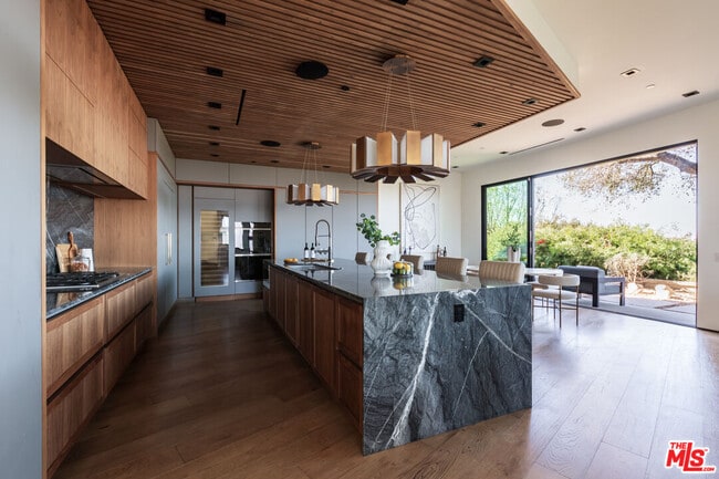 Building Photo - 13331 Mulholland Dr