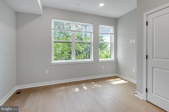 Building Photo - 2344 W Seybert St