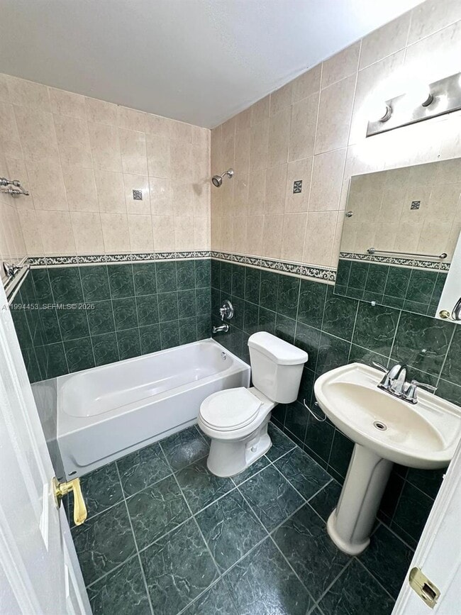 Building Photo - 10000 NW 80th Ct