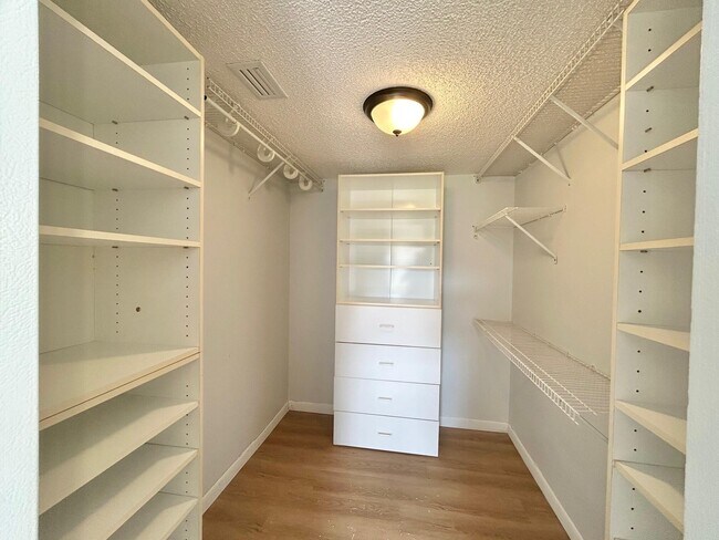 Building Photo - 7590 Tahiti Ln