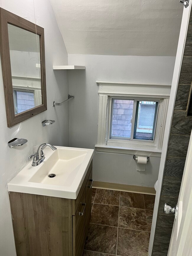 Bathroom - 17 Superior Ter