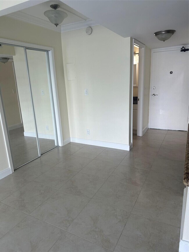 Building Photo - 2900 NE 30th St