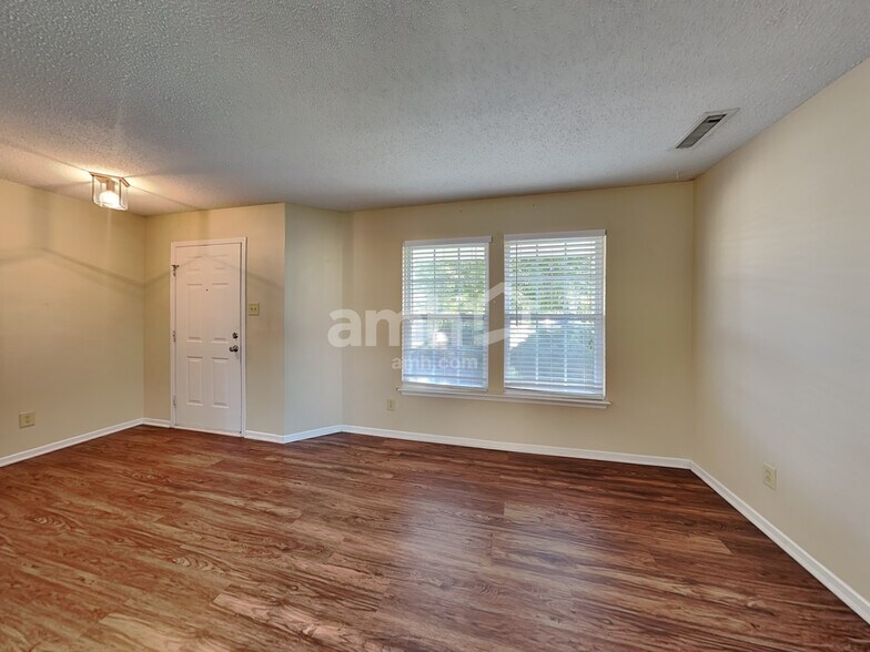Building Photo - 5862 N Quincy Dr