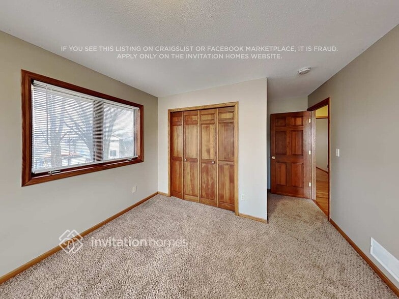 Building Photo - 1730 Atwater Path E