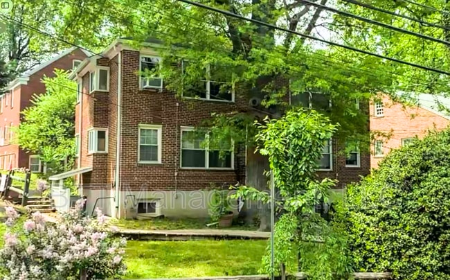 Building Photo - 8400 Greenwood Ave