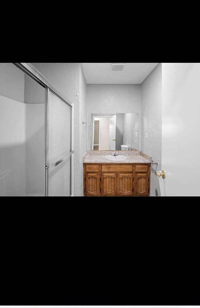 Building Photo - 1241 East Ave