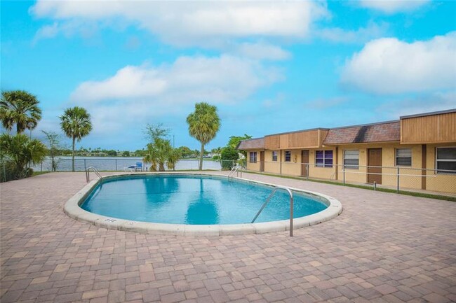 Building Photo - 416 Lakeside Dr