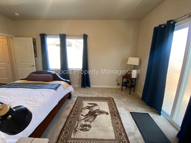 Building Photo - Nicely Furnished Townhome in Indian Hills