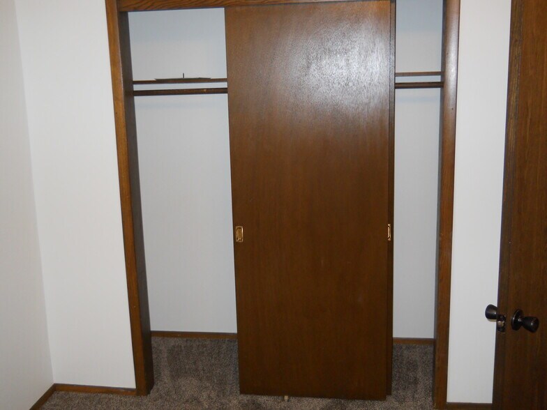 Building Photo - 922 Chancelant Ct