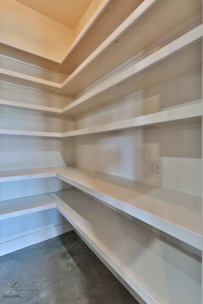 Building Photo - 3/2/2 duplex!  NEWLY UPDATED!