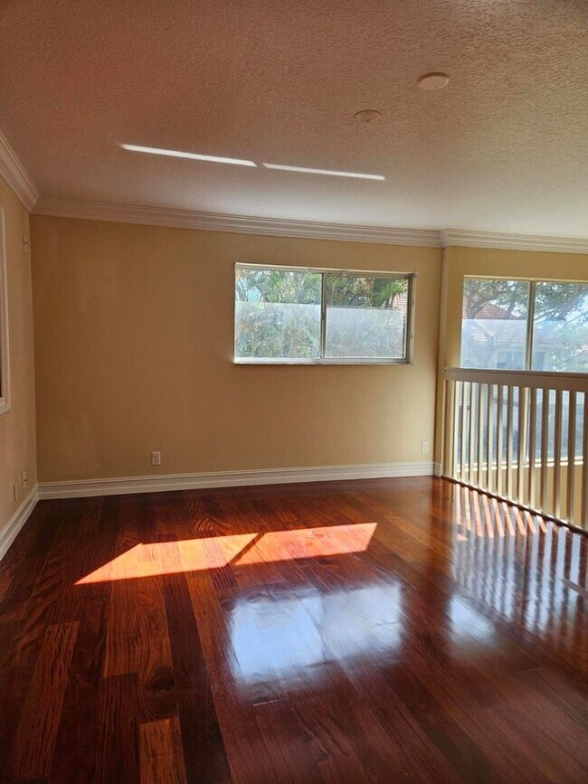Building Photo - 7526 Pinewalk Dr S