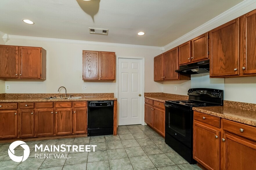 Building Photo - 6611 Meadow Fawn Dr