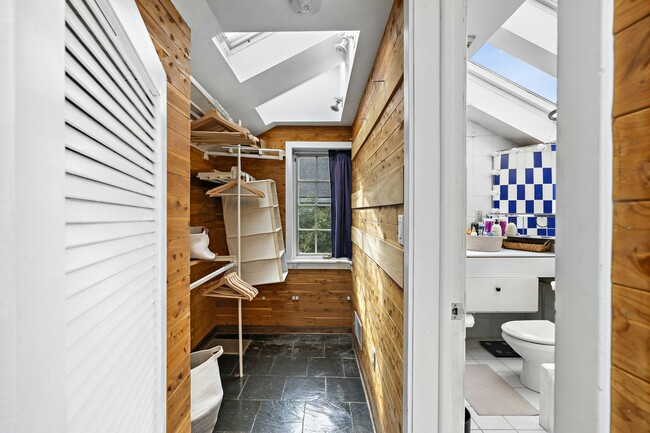 Building Photo - 304 N Alfred St