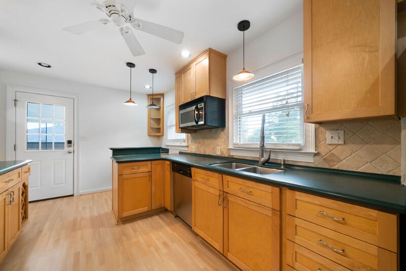 Building Photo - 3925 Orchard Rd SE