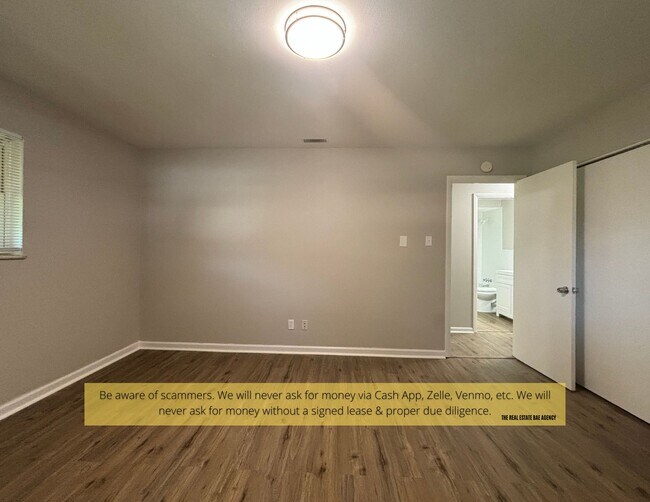 Building Photo - 1118 Soria St