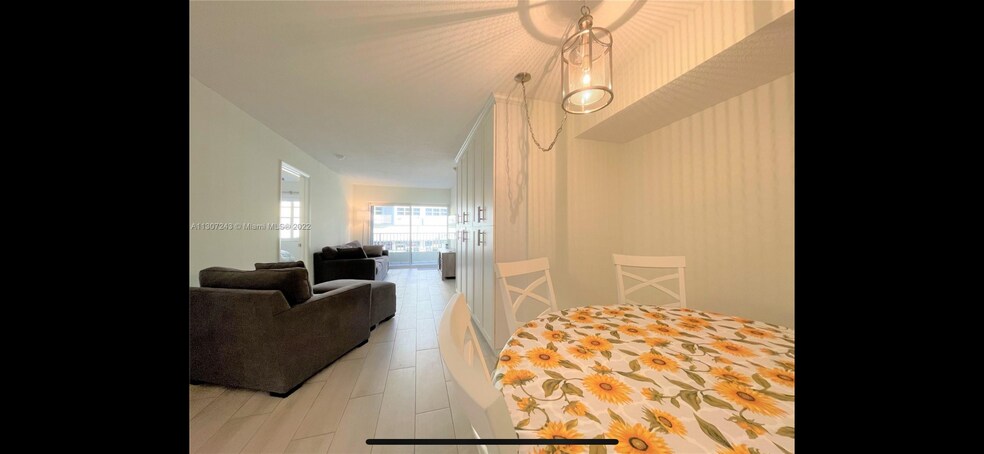 Building Photo - 2600 Collins Ave