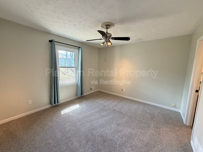 Building Photo - 2396 Hidden Ln