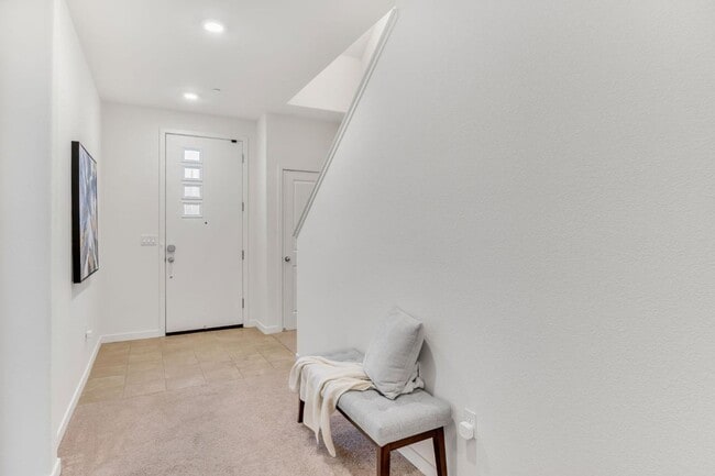 Building Photo - Spacious 3-Story Home in Rancho Cordova
