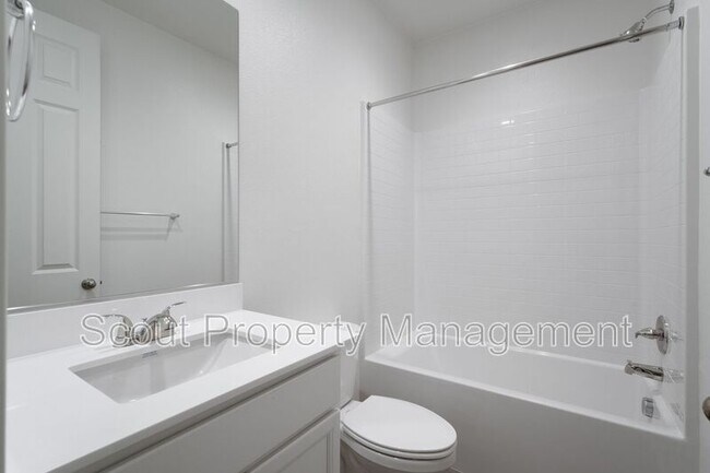 Building Photo - 39598 Lupine Dr