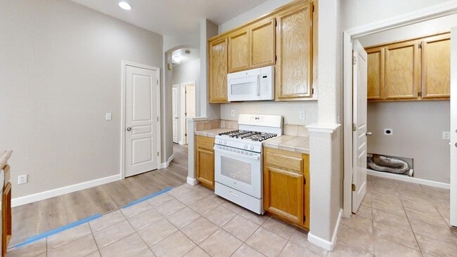 Building Photo - 3855 Saintsbury Dr