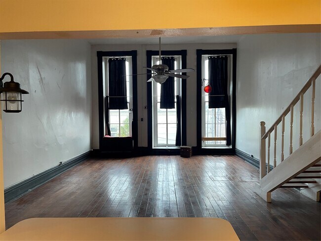 Building Photo - 2116 The Strand