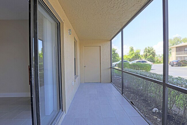 Building Photo - 5331 Summerlin Rd