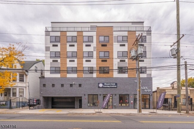 Building Photo - 768 Bergen St