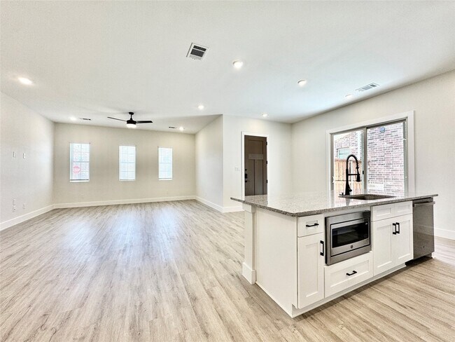 Building Photo - 8513 Shoreham