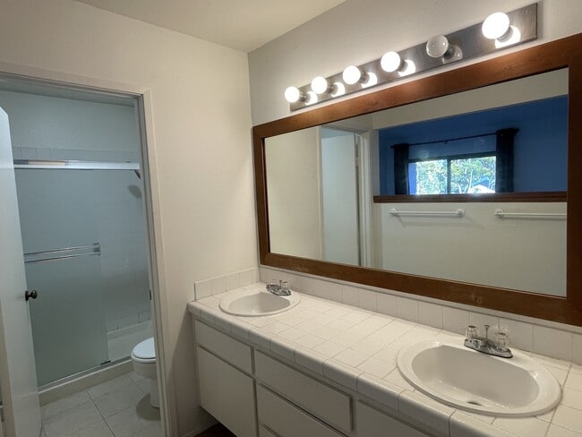 Building Photo - 8722 Villa La Jolla Dr