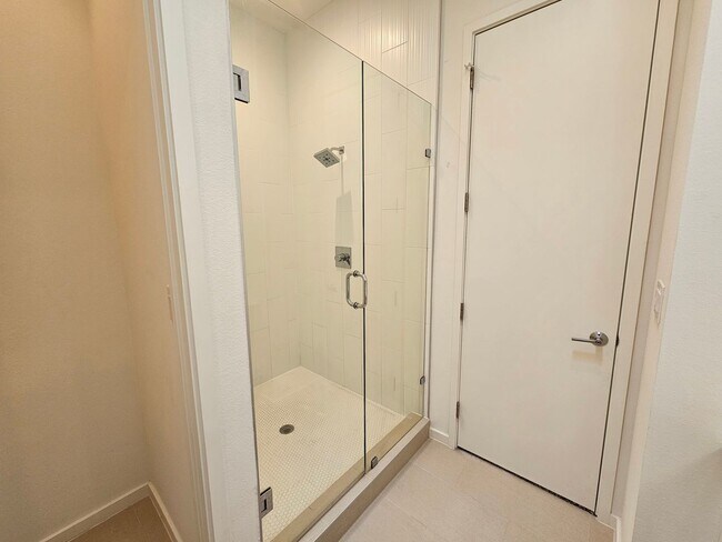 Building Photo - Minutes from Downtown, Uptown, Henderson, ...